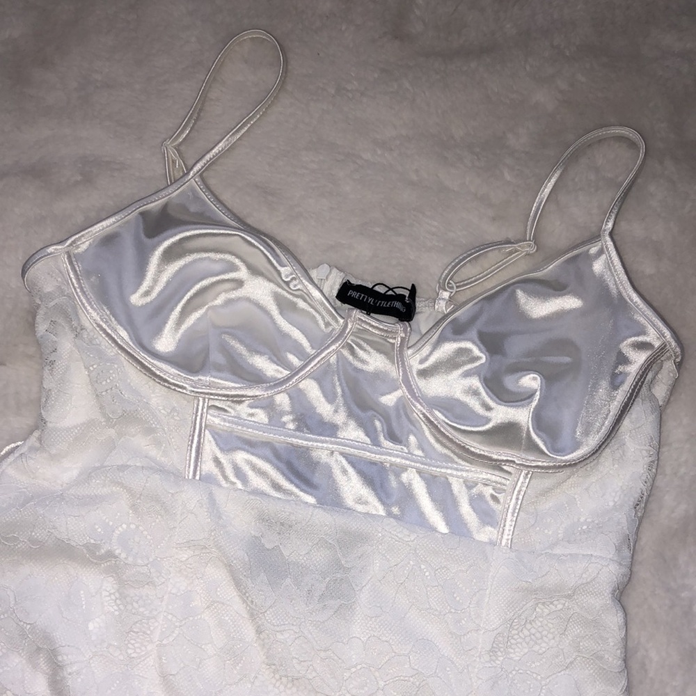 Pretty Little Thing PLT white satin lace body in dress - Picture 5 of 11